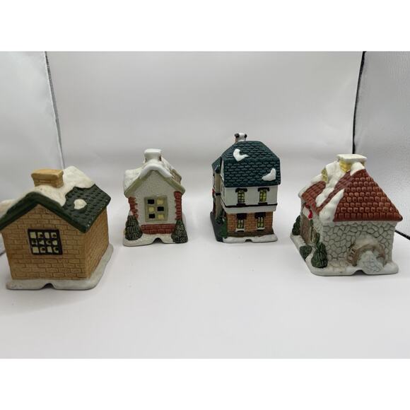 Christmas Village Figurines Unbranded 3” X 2.5” X 3” Four‎ Piece - Picture 6 of 16